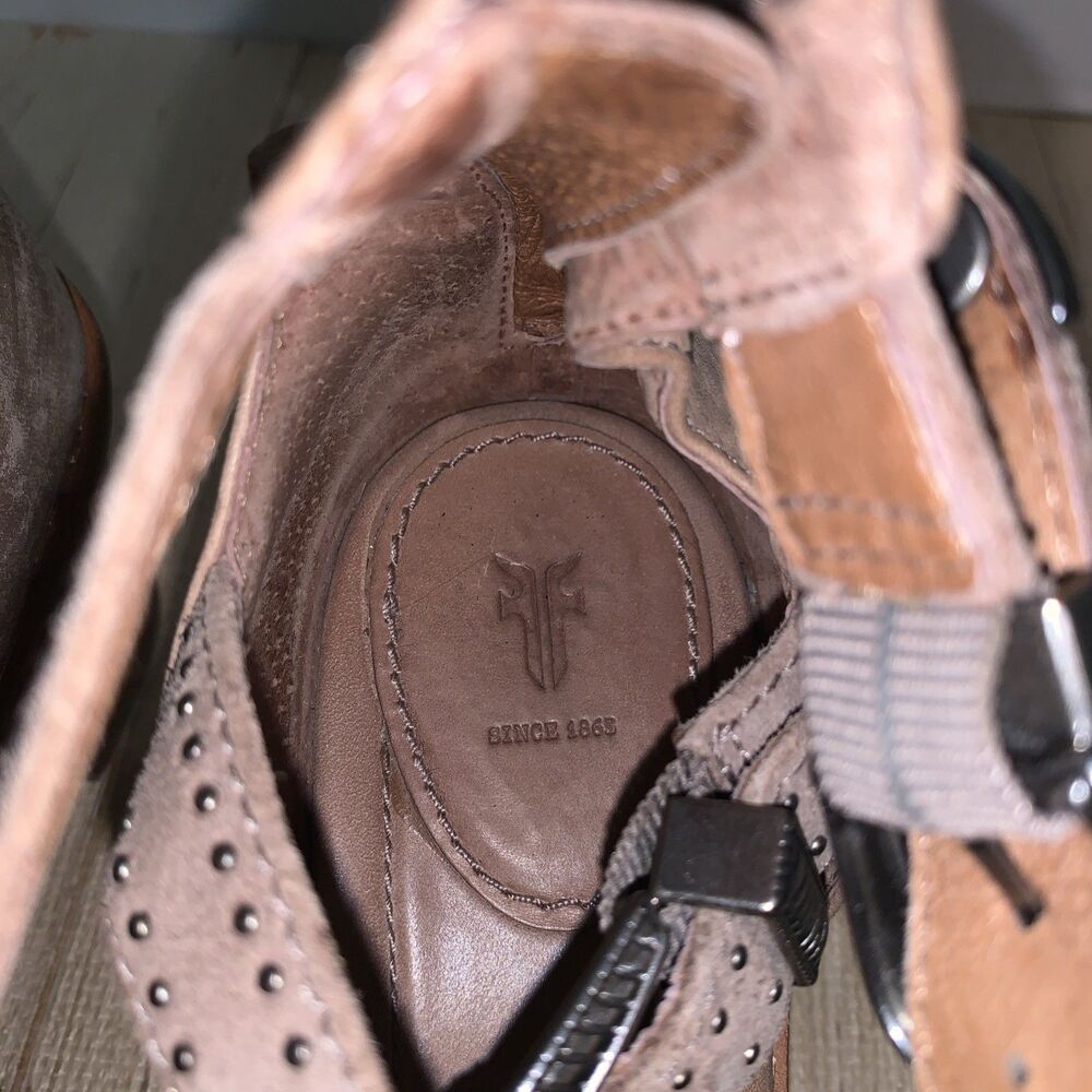 Frye Brielle Western Back-Zip Ankle Strap Beige Suede Studded Heels Women’s 8M - Picture 7 of 16